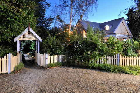 Gembrook Cottages - Kingaroy Accommodation 0