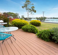 Getaway - waterfront island living - Kingaroy Accommodation