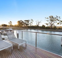 Gippsland Lakehouse A - Canal frontage - Kingaroy Accommodation