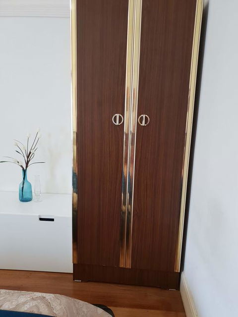GIRLS ONLY. Large Bedroom With KING Bed, Close To Everything - Kingaroy Accommodation 1