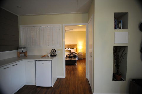 Gisborne Peak Winery Cottages - Kingaroy Accommodation 1