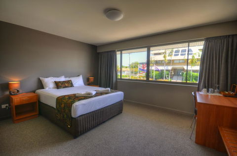 Gladstone Reef Hotel Motel - Kingaroy Accommodation 3