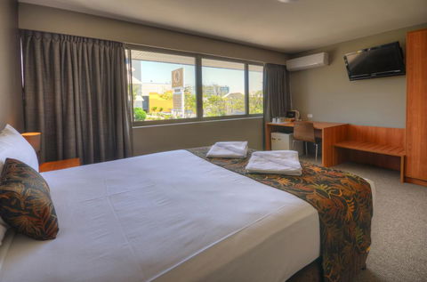 Gladstone Reef Hotel Motel - Kingaroy Accommodation 2