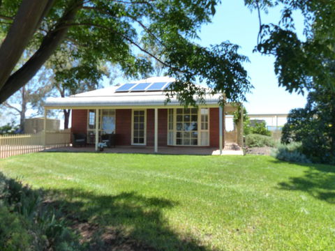 Glenbar Cottage Yelta - Kingaroy Accommodation 3