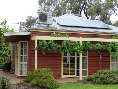 Glenbar Cottage Yelta - Kingaroy Accommodation 0