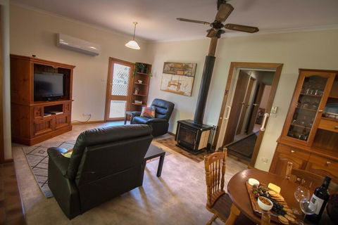 Glenlee Cottage - Kingaroy Accommodation 2