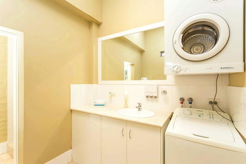 Globe Apartments - Kingaroy Accommodation 2