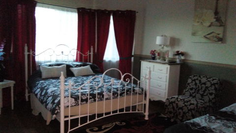 GOLDEN LACE B&B - Kingaroy Accommodation 1