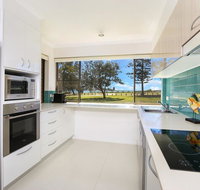 Golden Shores Unit 1 21 Landsborough Parade - Kingaroy Accommodation