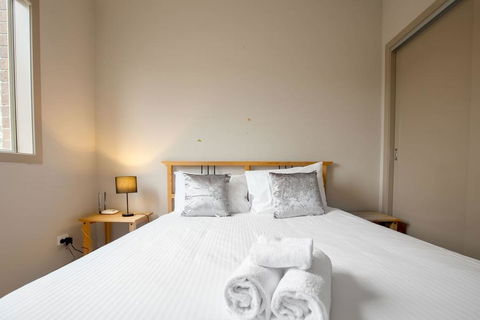 Gorgeous 4BR Home In Point Cook - Kingaroy Accommodation 2