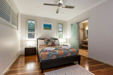 GRAND LUXURY MANSION WITH POOL, 2 BUGGIES AND FABULOUS OCEAN VIEWS - Kingaroy Accommodation 1