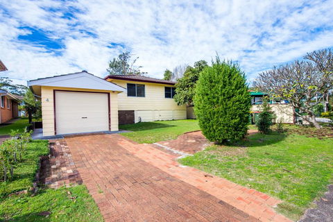 Gretel Cl 4 - Nelson Bay - Kingaroy Accommodation 0