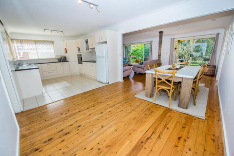 Gretel Cl 4 - Nelson Bay - Kingaroy Accommodation 3