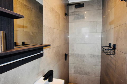 Grey Brick Apartment - Kingaroy Accommodation 2