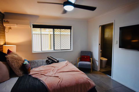 Grey Brick Apartment - Kingaroy Accommodation 3