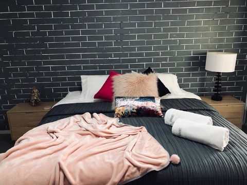 Grey Brick Apartment - Kingaroy Accommodation 1