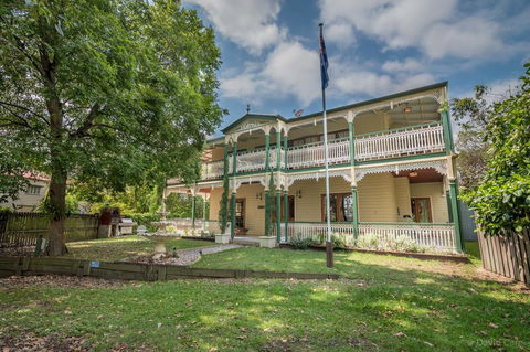 Grove Manor - Kingaroy Accommodation 0