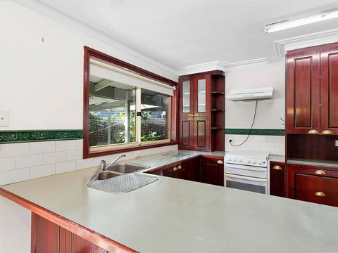 GUMS & ROSES - Family Home In The Heart Of Town. - Kingaroy Accommodation 3
