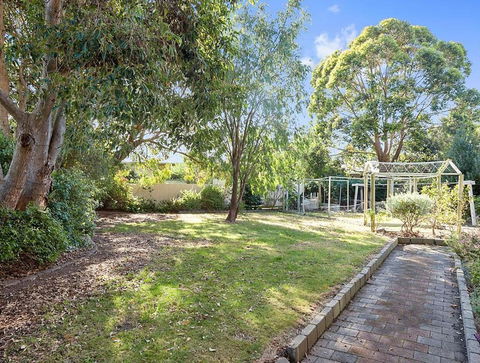 GUMS & ROSES - Family Home In The Heart Of Town. - Kingaroy Accommodation 2