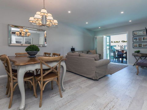 Hamptons Retreat @ Unit 259A Pacific Blue - Kingaroy Accommodation 1