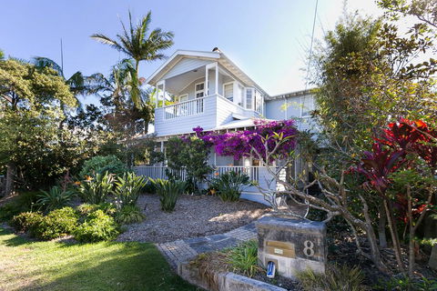 Hamptons Style Family Home 5 Minutes From Beach - Kingaroy Accommodation 1