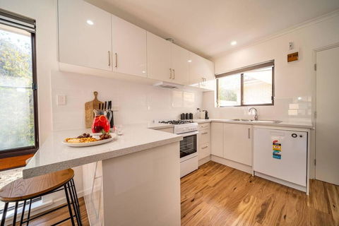 Harmony At Henley Beach-Wifi - Nespresso - Netflix - Kingaroy Accommodation 3