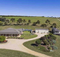 Harry Scotts Farmhouse At Vineyard - Kingaroy Accommodation