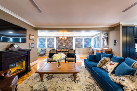 Hedge House - Luxury, Space, Style, Great Location - Kingaroy Accommodation 1