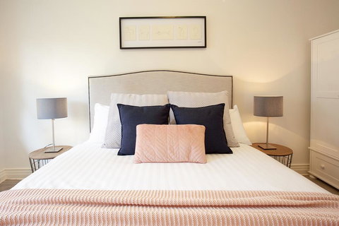 Heritage Home Metres From Manly Beaches And Dining - Kingaroy Accommodation 3