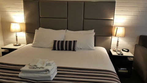 Hibiscus Lakeside Motel - Kingaroy Accommodation 3