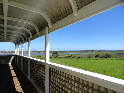 High View Family Cottages - Kingaroy Accommodation 0