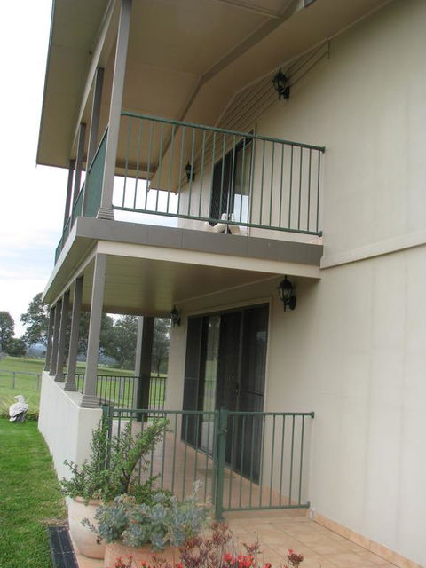 Hill Top Villas - Kingaroy Accommodation 3