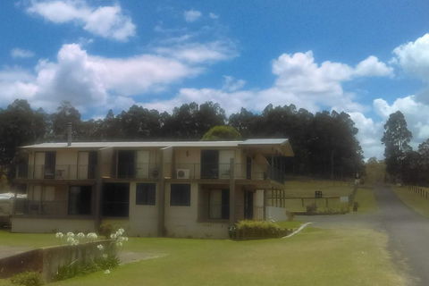 Hill Top Villas - Kingaroy Accommodation 1
