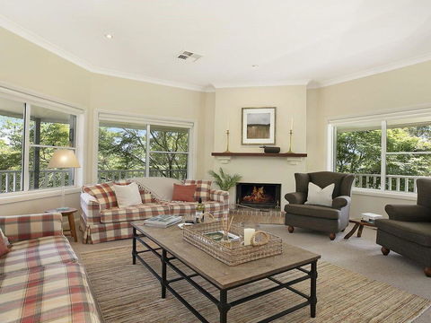 Hillview Cottage - Classic Country Comfort And Charm - Kingaroy Accommodation 1