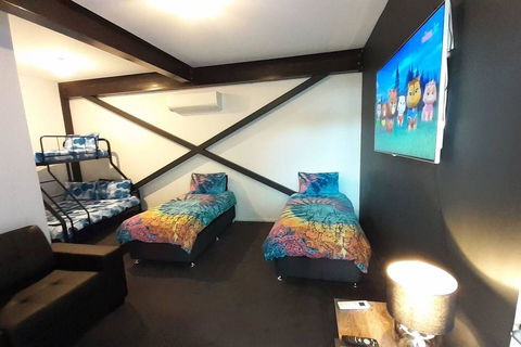 Hobart Waterfront Luxury Retreat - Kingaroy Accommodation 1