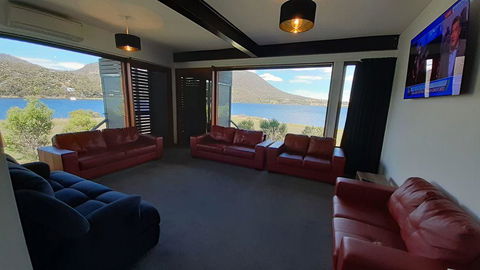 Hobart Waterfront Luxury Retreat - Kingaroy Accommodation 3