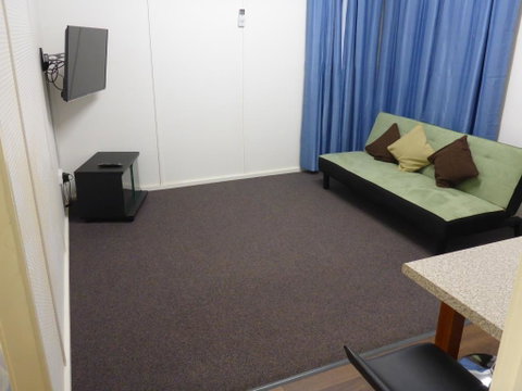 Holiday House Clermont - Kingaroy Accommodation 3