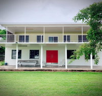 Holiday Rental - Huge House With Beach Views - Kingaroy Accommodation
