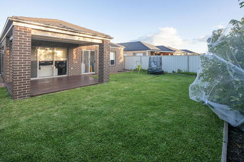 Homely Getaways In Central Pakenham - Pet Friendly - Kingaroy Accommodation 1