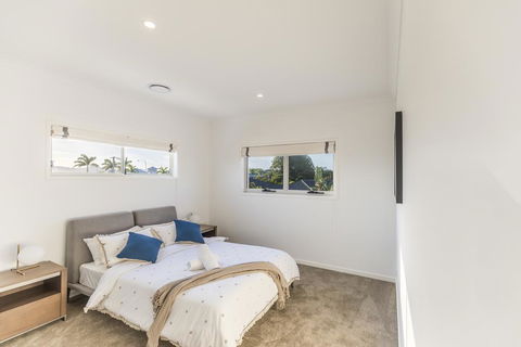 HomePlus -Fabulous Waterfront Dream Holiday House - Kingaroy Accommodation 3