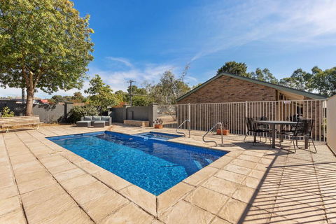 Homestead Motor Inn & Apartments - Kingaroy Accommodation 2