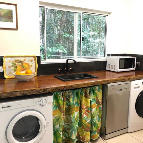 Honeybee House - Kingaroy Accommodation 3