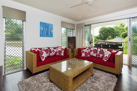 Island Villas & Apartments - Kingaroy Accommodation 2