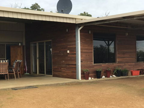 Jarrah Glen Cabins - Kingaroy Accommodation 1