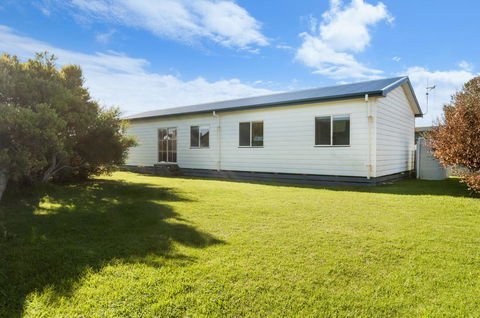 Julieanne - South Beach Home Made For Families - Kingaroy Accommodation 2