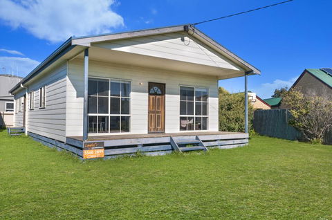Julieanne - South Beach Home Made For Families - Kingaroy Accommodation 0