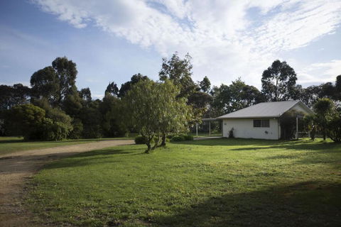 Karinya Cottage - Pet Friendly Country Retreat - Kingaroy Accommodation 2