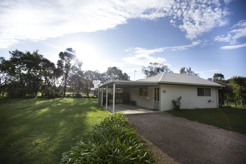 Karinya Cottage - Pet Friendly Country Retreat - Kingaroy Accommodation 1
