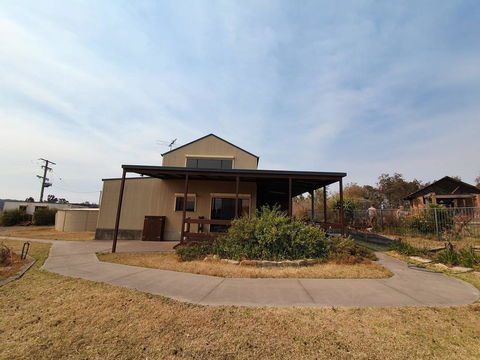 Kelman Cottage - Tucked Away With Pool + Native Wildlife - Kingaroy Accommodation 2
