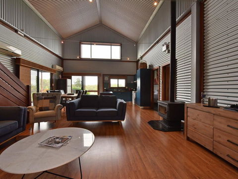 Kelman Cottage - Tucked Away With Pool + Native Wildlife - Kingaroy Accommodation 3